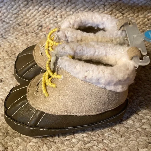 “Host Pick” Carter’s Brown & Beige Crib Duck Boots with Faux Sherpa Lining - Picture 3 of 8